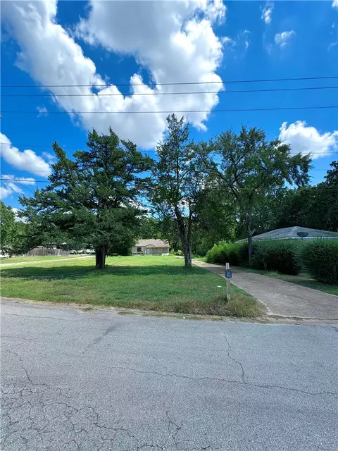 1111 Boulevard St, Bryan, TX 77803 photo 2