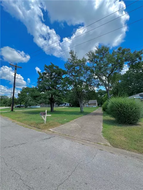 1111 Boulevard St, Bryan, TX 77803 photo 9