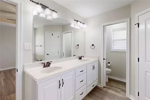 Bath - 2902 Alba Ct, Bryan, TX 77808 photo 2 of 3