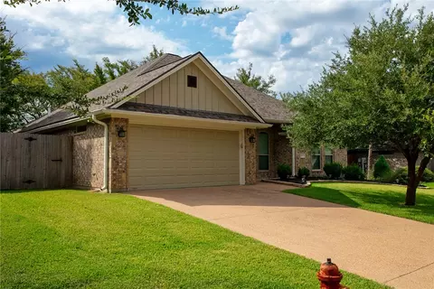 Exterior - 2902 Alba Ct, Bryan, TX 77808 photo 2 of 6