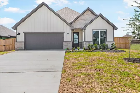 5004 Booth Falls Trl, Bryan, TX 77802
