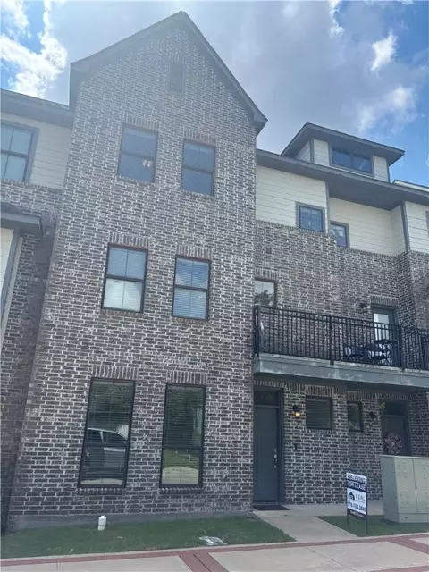 616 Clay St, Bryan, TX 77801 photo 3
