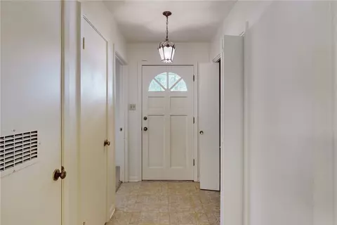 Entry Way - 605 Walker St, Bryan, TX 77802 photo 1 of 1