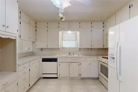Kitchen - 605 Walker St, Bryan, TX 77802 photo 4 of 4