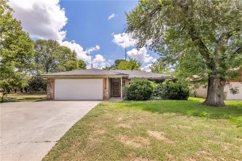 3210 Sandpiper Cir, Bryan, TX 77802