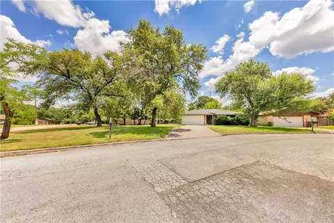 3210 Sandpiper Cir, Bryan, TX 77802 photo 2