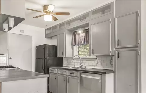 3210 Sandpiper Cir, Bryan, TX 77802 photo 9