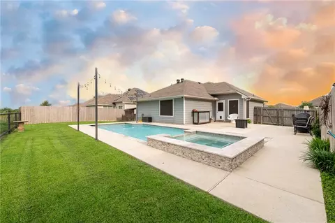 817 Mockingbird St, Navasota, TX 77868
