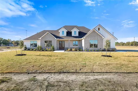 7899 Mathis Creek Dr, Bryan, TX 77808