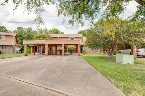 2819 Oakside Dr, Bryan, TX 77802