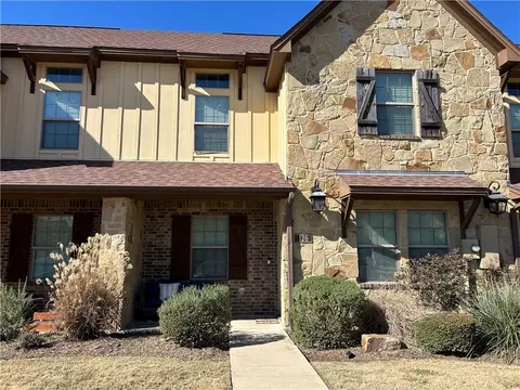 126 Armored Ave, College Station, TX 77845