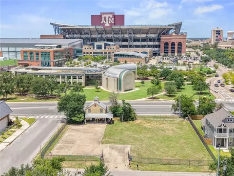 101 Fairview Ave, College Station, TX 77840