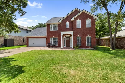 9208 Timber Knoll Dr, College Station, TX 77845