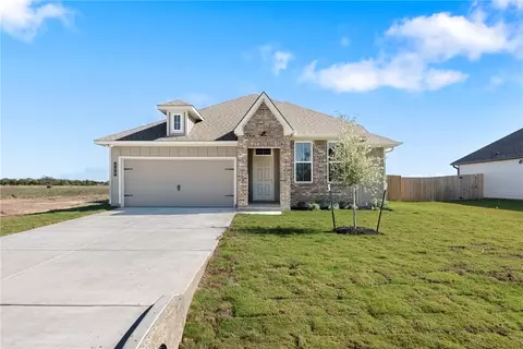 330 Harvest Lake Dr, Snook, TX 77878