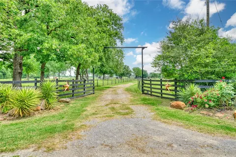 2266 Dutton Ln, Madisonville, TX 77864
