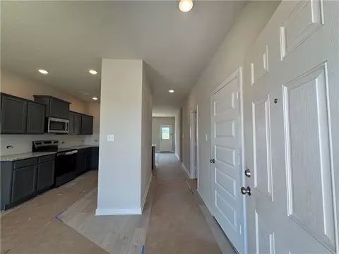 5641 Fox Blf, Bryan, TX 77807 photo 2