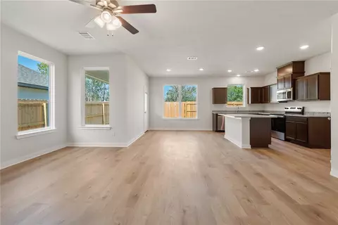 5649 Fox Bluff Dr, Bryan, TX 77807 photo 9