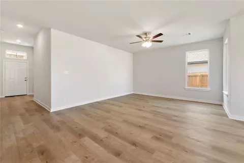 5649 Fox Bluff Dr, Bryan, TX 77807 photo 8