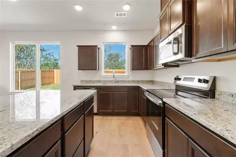 5649 Fox Bluff Dr, Bryan, TX 77807 photo 18