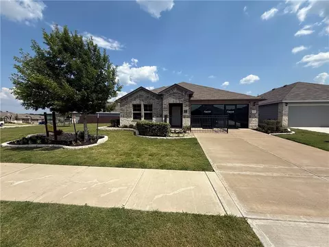 101 Comal Dr, Huntsville, TX 77340