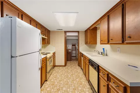 Kitchen - 601 Cache Cove B, Bryan, TX 77802 photo 1 of 3