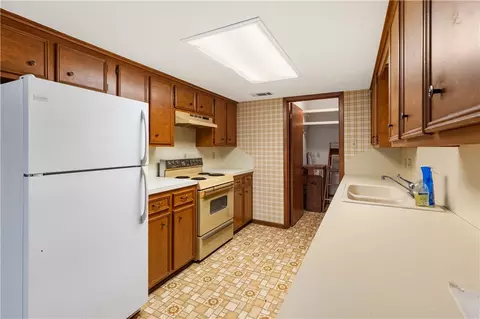 Kitchen - 601 Cache Cove B, Bryan, TX 77802 photo 2 of 3