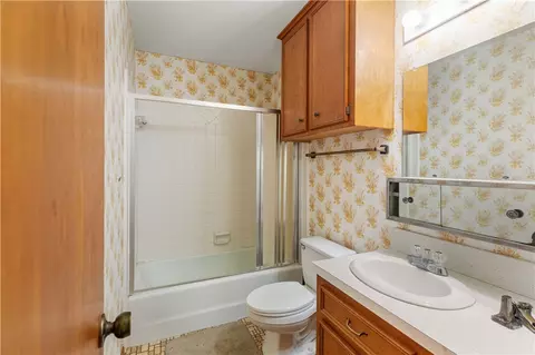 Bath - 601 Cache Cove B, Bryan, TX 77802 photo 2 of 2