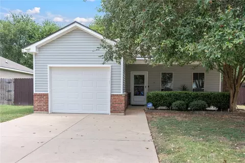 2520 Elkhorn Trl, Bryan, TX 77803