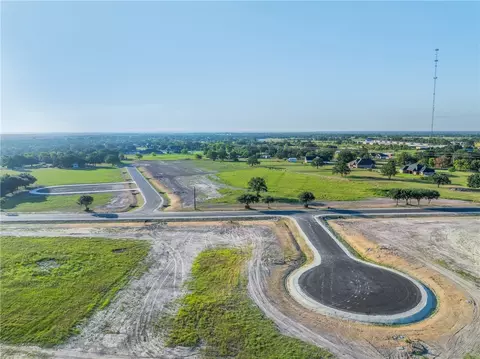 10300 Charlinda Ln, Bryan, TX 77808