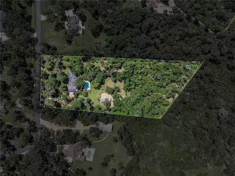 217 N Heritage Trl, Bellville, TX 77418