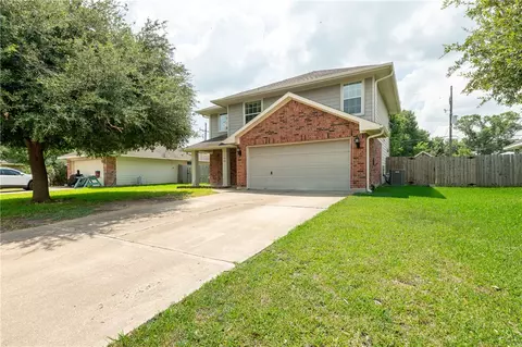 711 Mockingbird St, Navasota, TX 77868