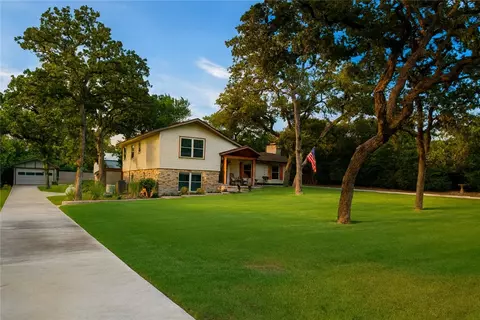 12 Jamaica Ln, Hilltop Lakes, TX 77871
