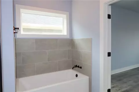 Bath - 1969 Cambria Dr, Bryan, TX 77807 photo 5 of 6