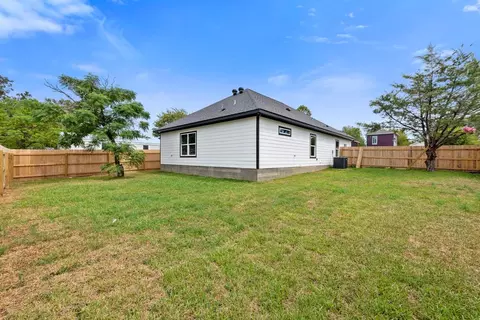 Exterior - 414 Vincent St, Bryan, TX 77803 photo 3 of 5