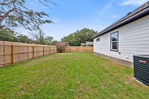 Exterior - 414 Vincent St, Bryan, TX 77803 photo 2 of 5