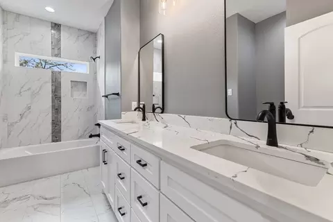Bath - 414 Vincent St, Bryan, TX 77803 photo 3 of 3