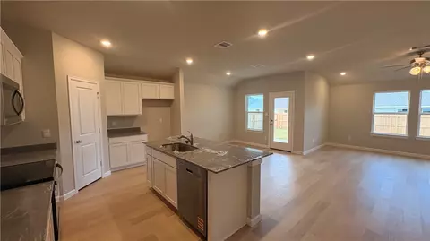 5411 Smith Lake Blvd, Bryan, TX 77807 photo 2