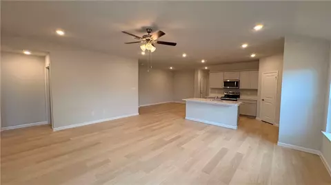 5413 Smith Lake Blvd, Bryan, TX 77807 photo 2