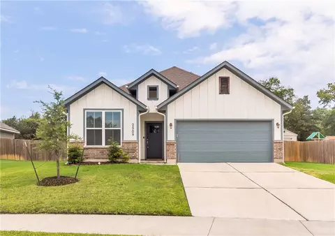 2509 Lightfoot Ln, Bryan, TX 77803