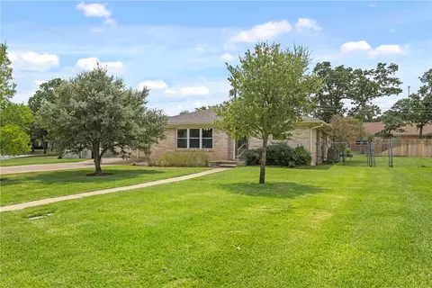 2310 Morningside Dr, Bryan, TX 77802 photo 4