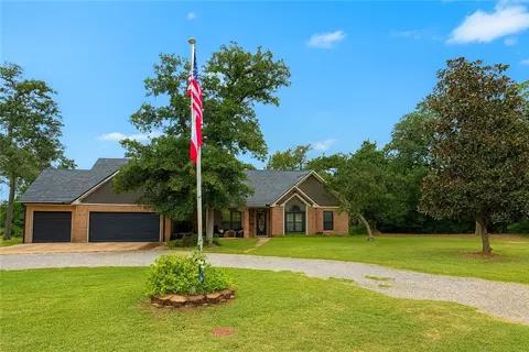 39 Johnson Ln, Hilltop Lakes, TX 77871