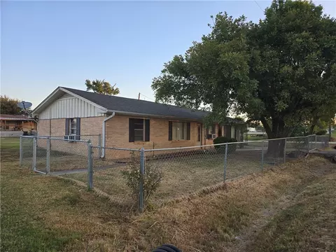 207 W Grant St, Franklin, TX 77856