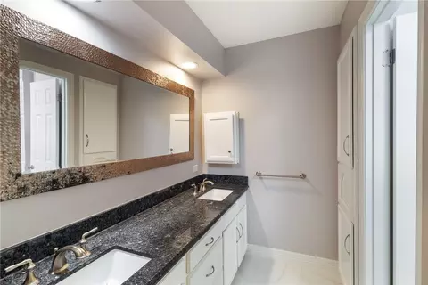 Bath - 2807 Barwick Cir, Bryan, TX 77802 photo 4 of 6