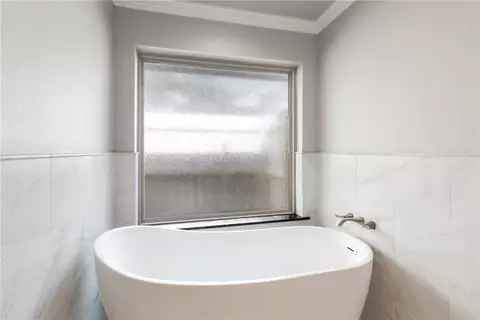 Bath - 2807 Barwick Cir, Bryan, TX 77802 photo 3 of 6