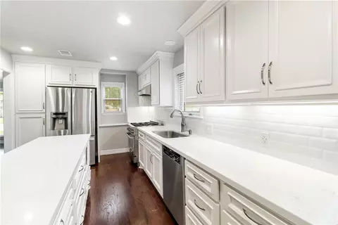 Kitchen - 2807 Barwick Cir, Bryan, TX 77802 photo 4 of 5