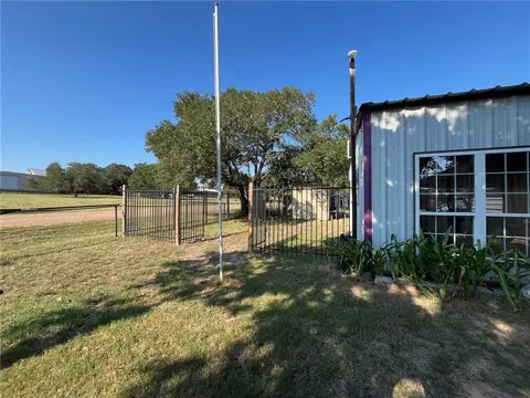 325 Apache Dr S, Somerville, TX 77879 photo 9