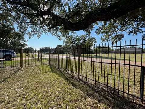 325 Apache Dr S, Somerville, TX 77879 photo 14