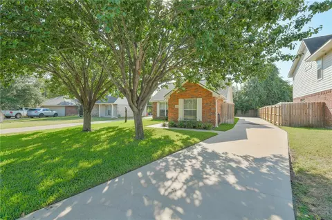2423 Pintail Loop, College Station, TX 77845