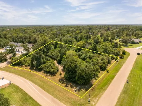 10419 Cornwall Ln, Iola, TX 77861