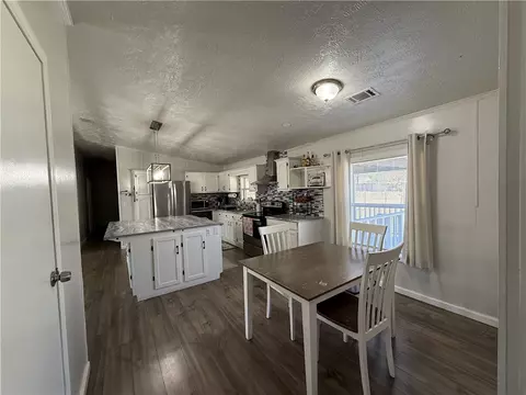 8628 Oakridge Dr, Bryan, TX 77808 photo 5